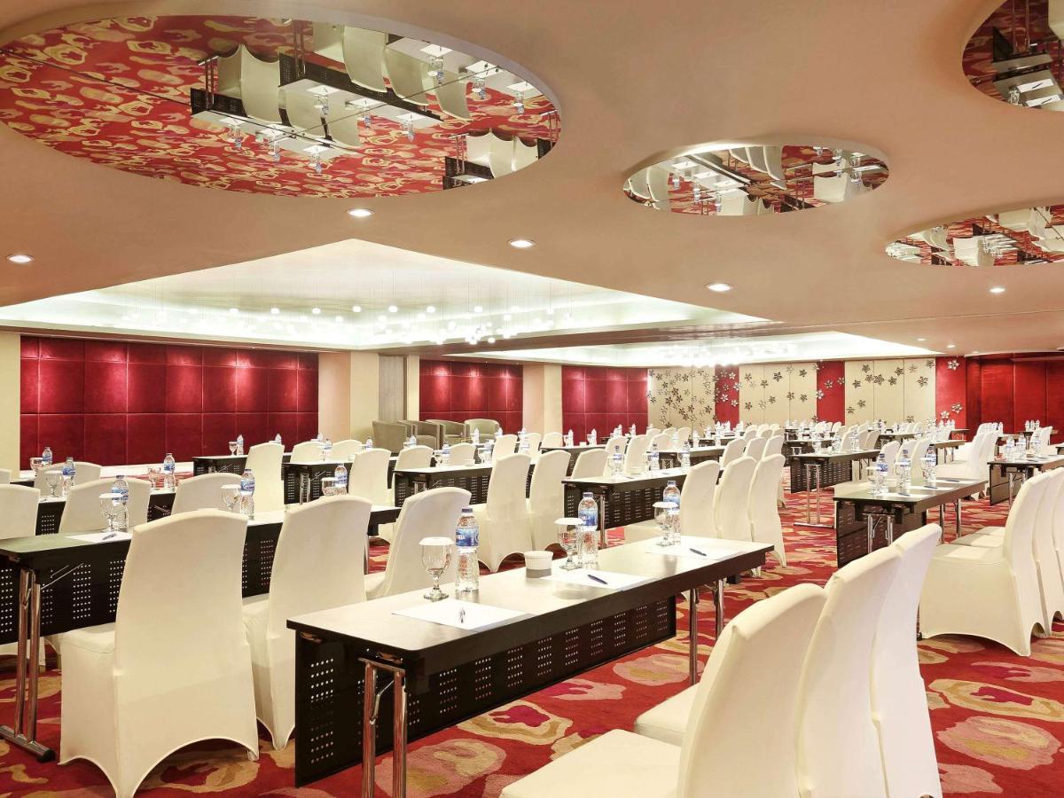 Novotel Jakarta Gajah Mada Екстериор снимка