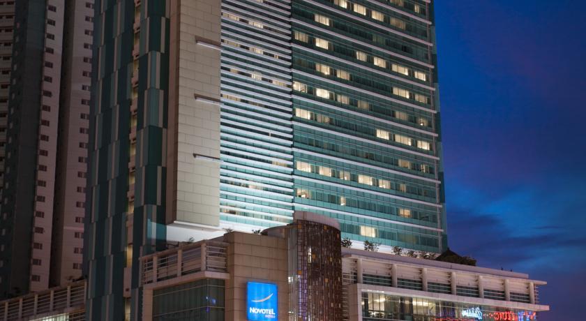 Novotel Jakarta Gajah Mada Екстериор снимка