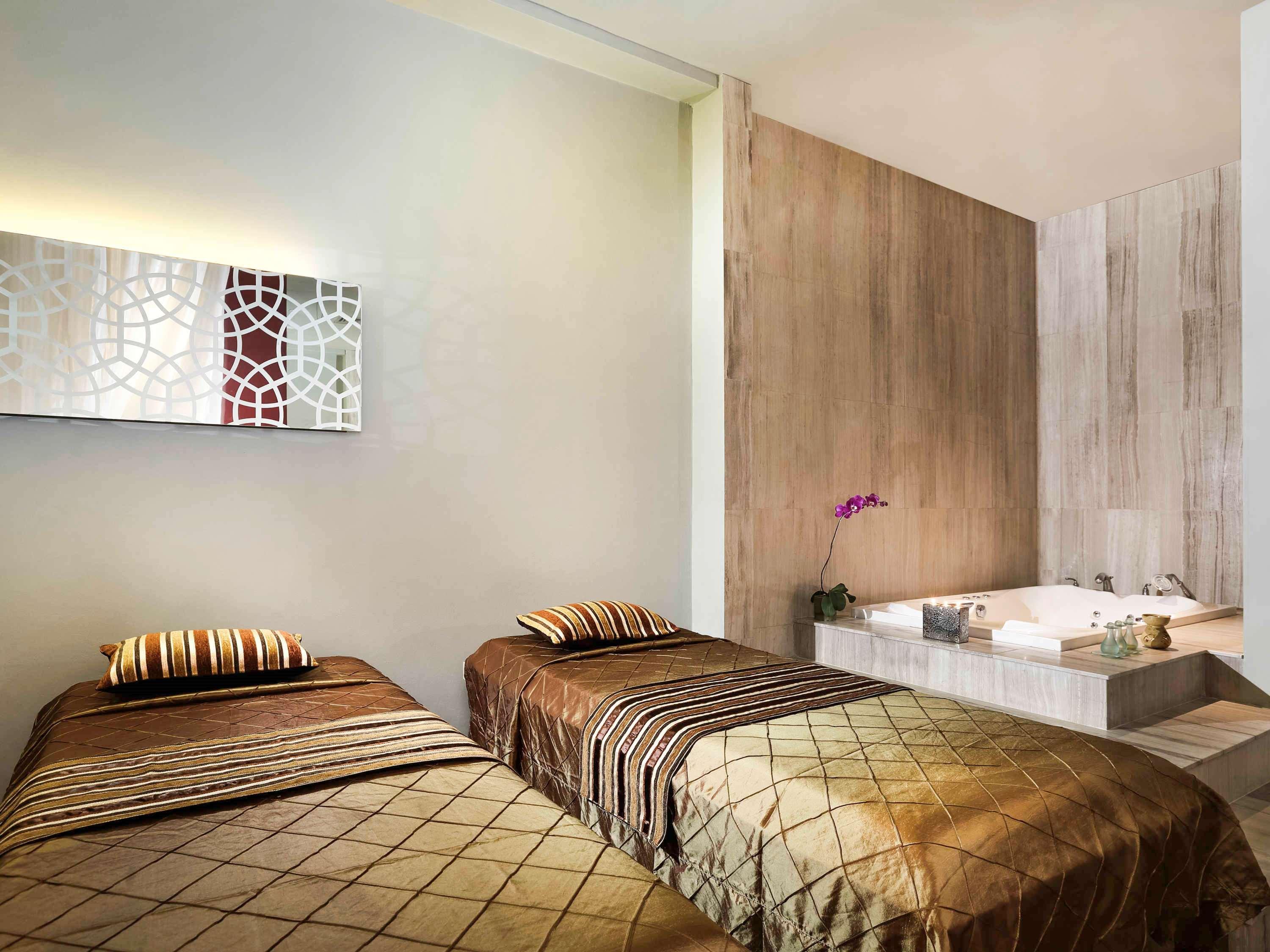 Novotel Jakarta Gajah Mada Екстериор снимка
