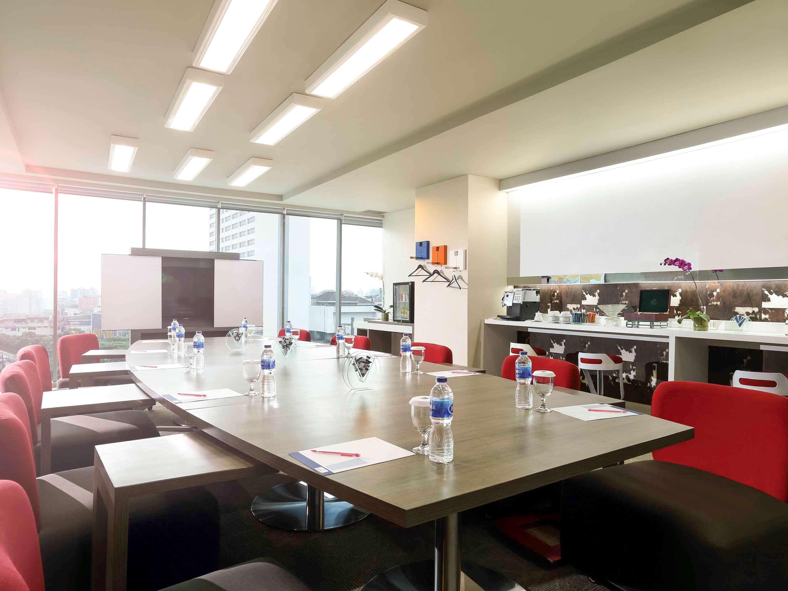 Novotel Jakarta Gajah Mada Екстериор снимка