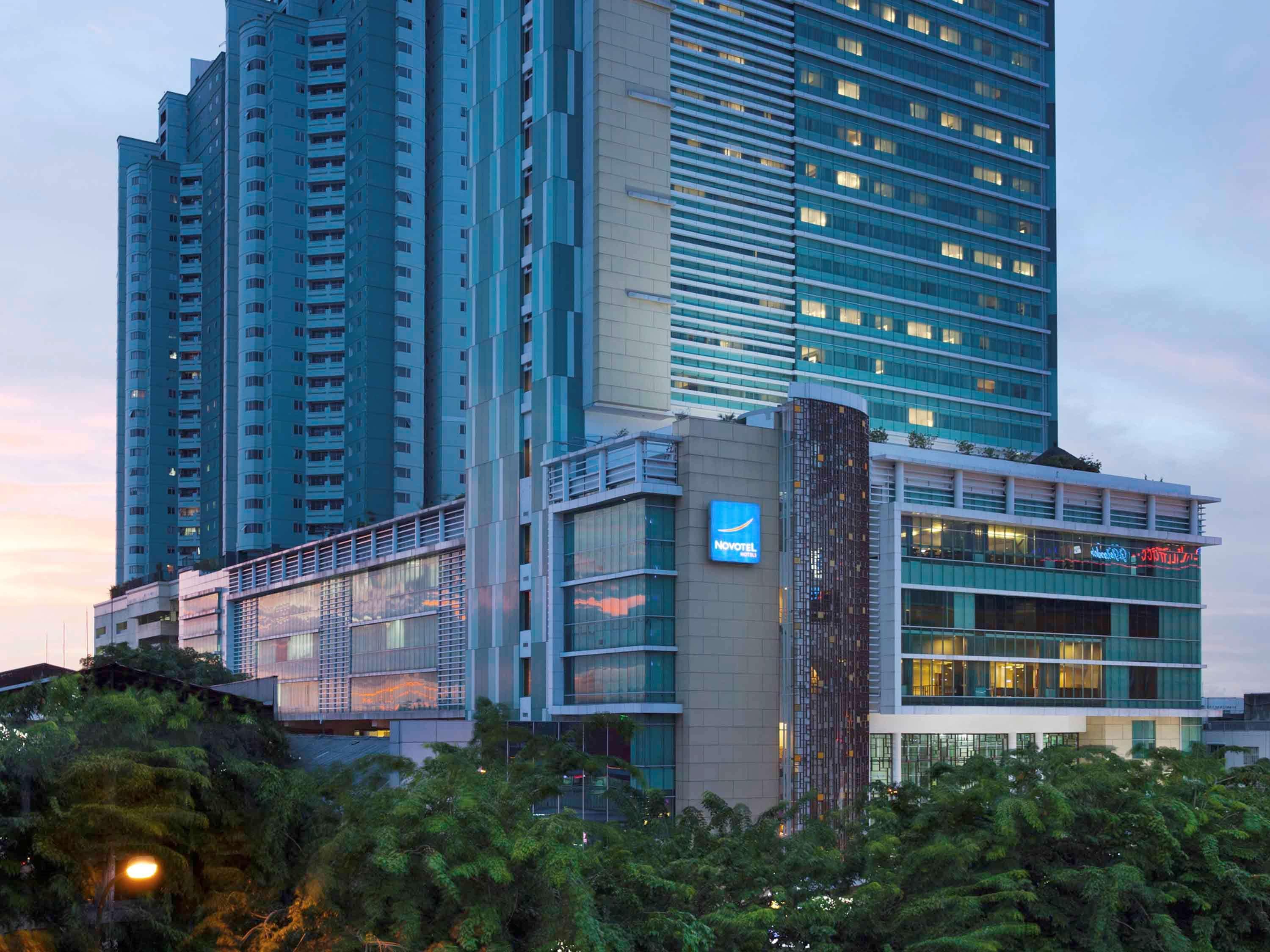Novotel Jakarta Gajah Mada Екстериор снимка