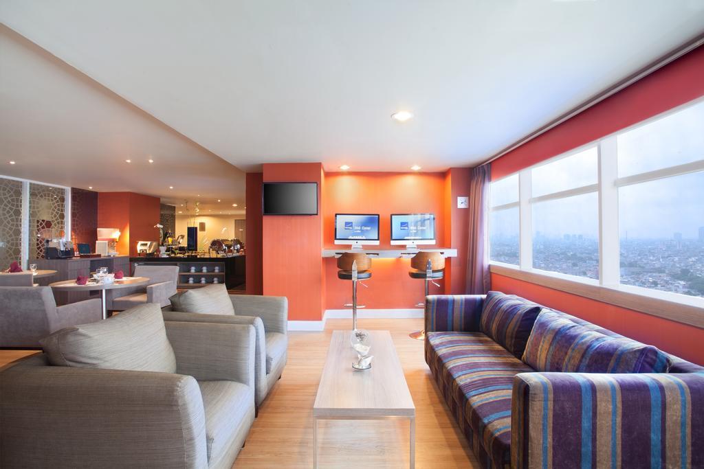 Novotel Jakarta Gajah Mada Екстериор снимка