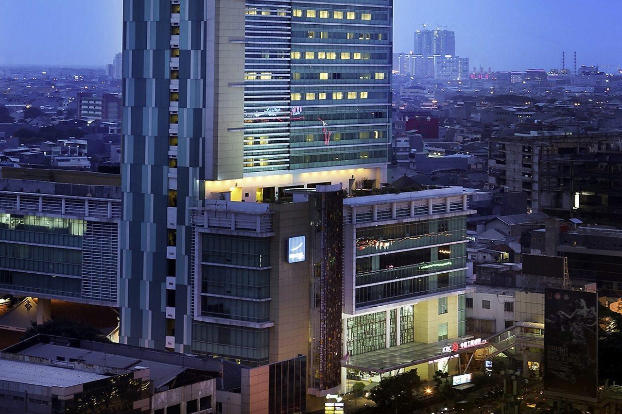 Novotel Jakarta Gajah Mada Екстериор снимка