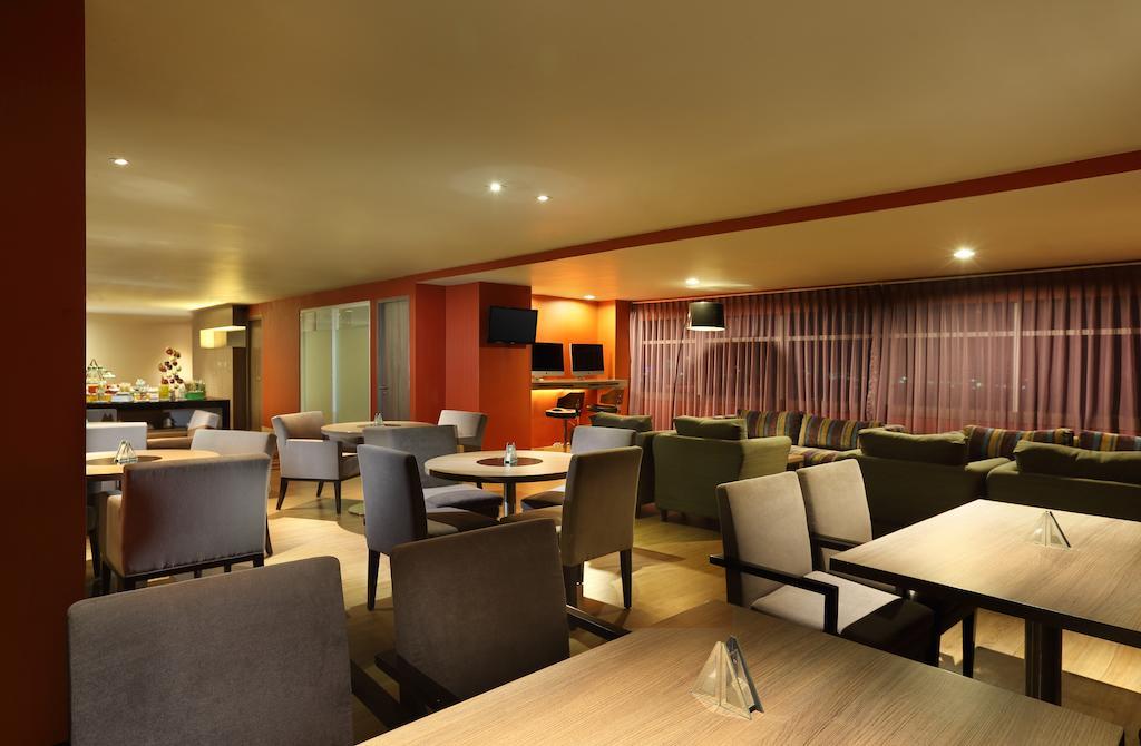 Novotel Jakarta Gajah Mada Екстериор снимка