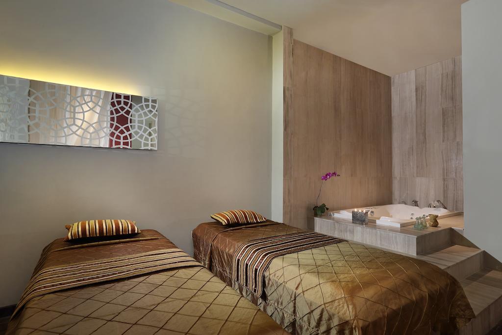 Novotel Jakarta Gajah Mada Екстериор снимка