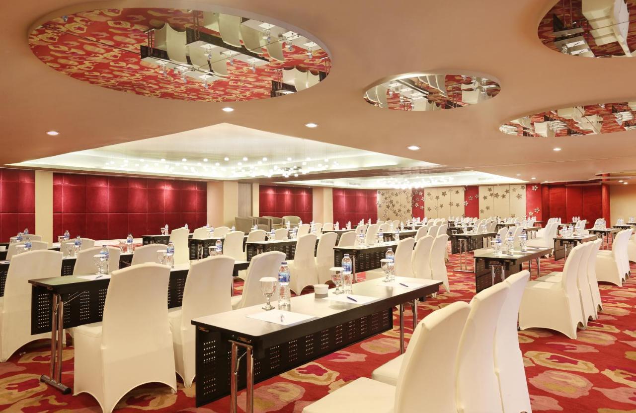 Novotel Jakarta Gajah Mada Екстериор снимка