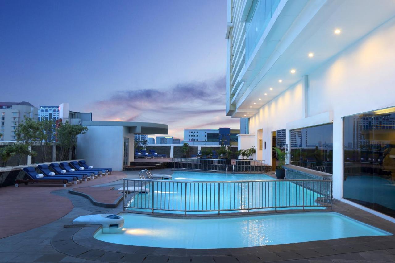 Novotel Jakarta Gajah Mada Екстериор снимка