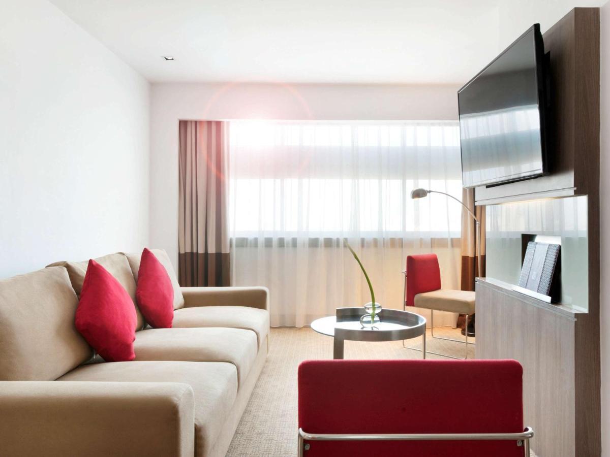 Novotel Jakarta Gajah Mada Екстериор снимка